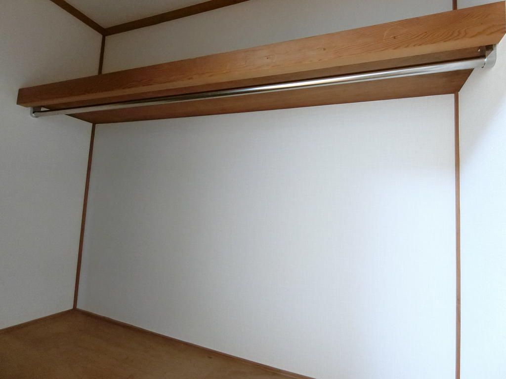 収納　収納（バー付き）