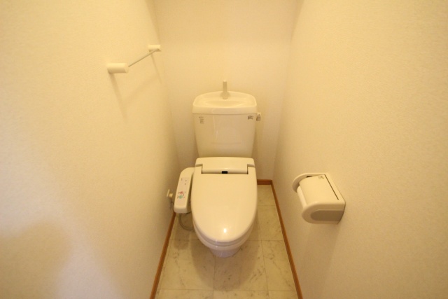 トイレ　※別室の参考写真の為、現況優先です。