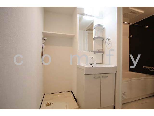 洗面設備　清潔感のあるパウダールーム