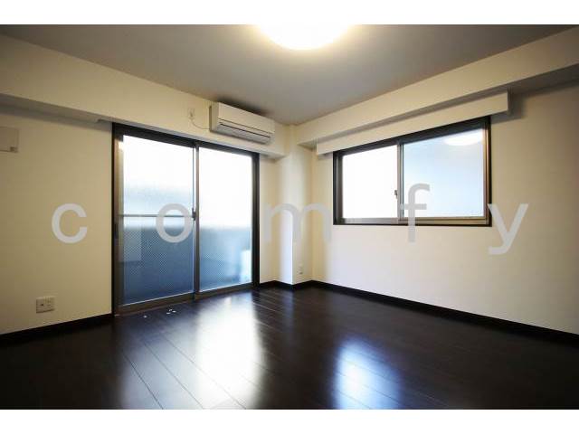 居室・リビング　開放感のある洋室