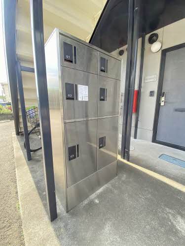 建物外観　宅配ボックス