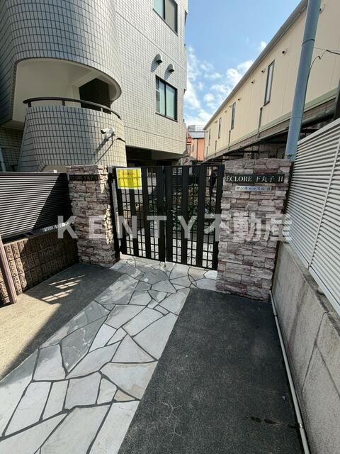 エントランス　ゆとりのあるエントランスです