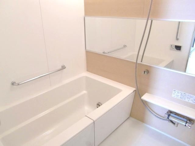 バス・シャワールーム　★広めな追い焚き付きバスルームです★