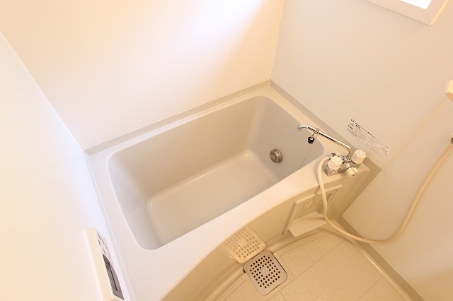 バス・シャワールーム　別号室の同仕様の参考写真です。