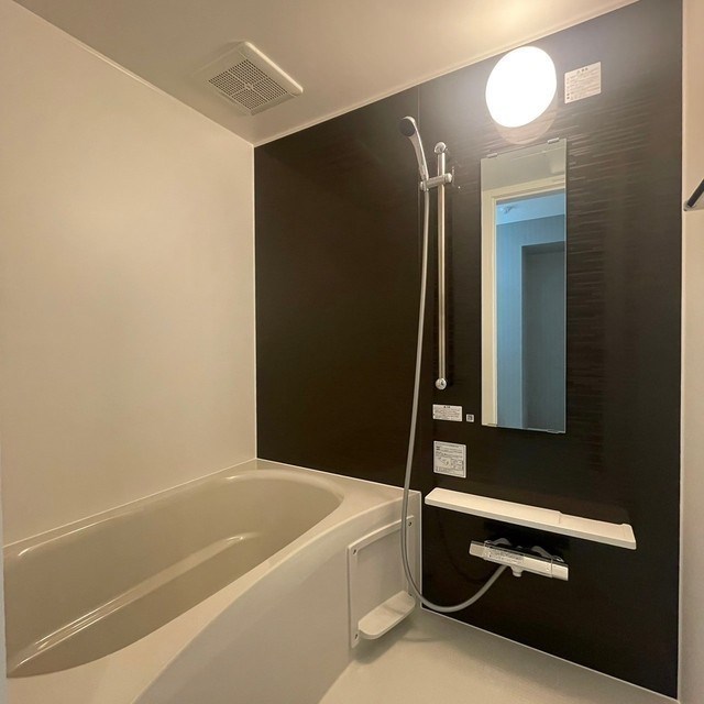 バス・シャワールーム　清潔感のあるお風呂