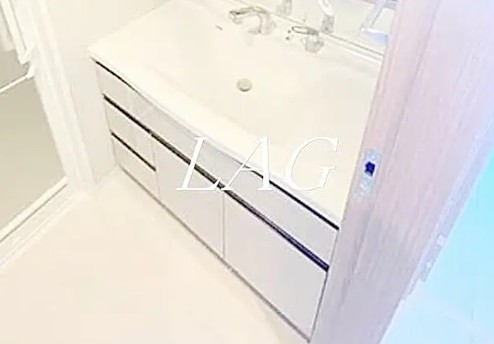 洗面設備　独立洗面台になります。