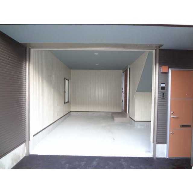 駐車場　ビルトインガレージ