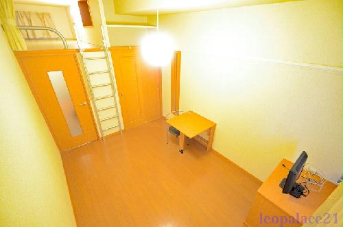 居室・リビング　家電・家具付きのお部屋です。