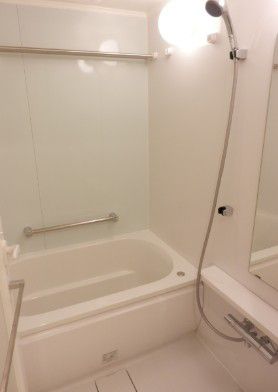 バス・シャワールーム　コンパクトで使いやすいお風呂です