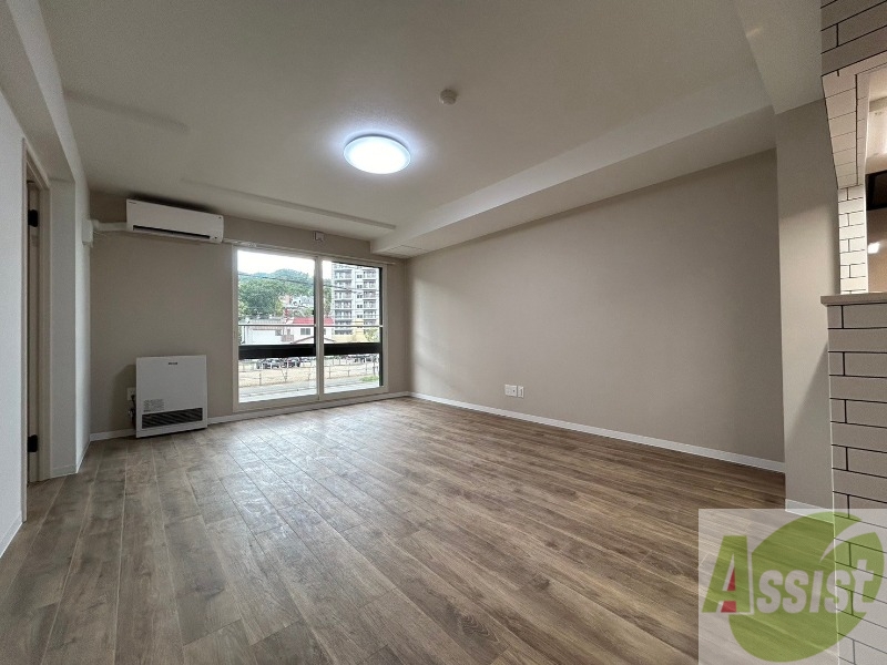 居室・リビング　広々としたリビングですね。使い勝手がよさそうですね！