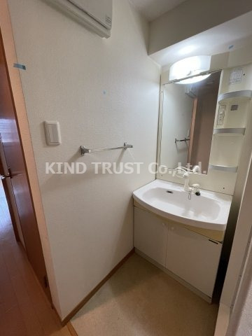 洗面設備　スペースが確保できる洗面所です