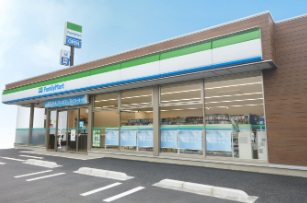 コンビニ　ファミリーマート（コンビニ）まで381m