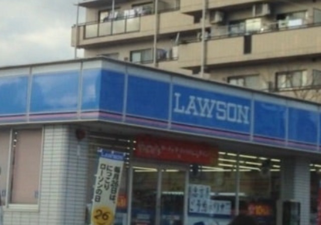 コンビニ　ローソン伊丹池尻店（コンビニ）まで807m