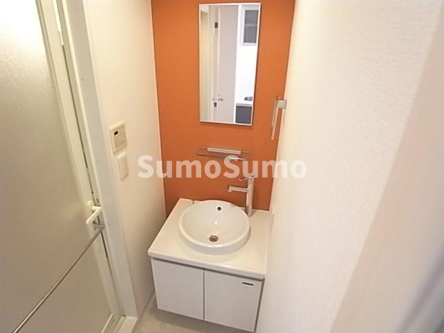 洗面設備　ゆったりとスペースのある洗面所