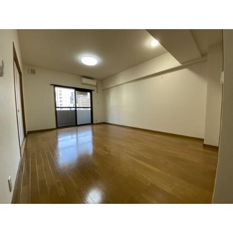 居室・リビング　室内