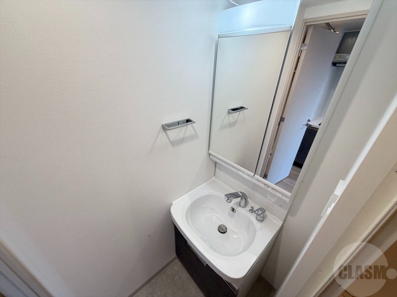 洗面設備　シャンプードレッサー付き洗面台