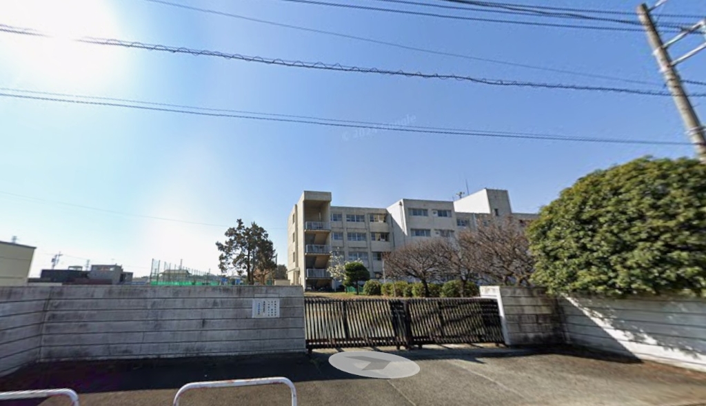 中学校　伊勢原市立中沢中学校（中学校）まで497m
