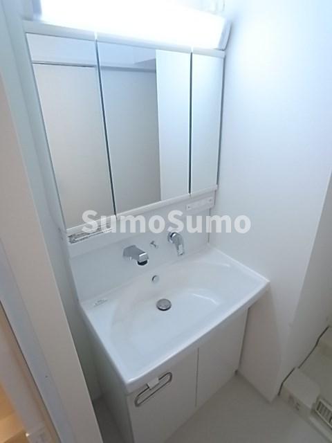 洗面設備　朝の支度にも助かる、独立の洗髪洗面化粧台