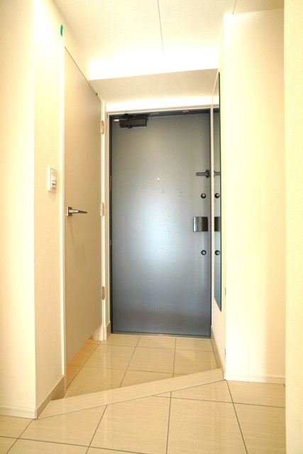 玄関　※写真は同タイプ住戸です。