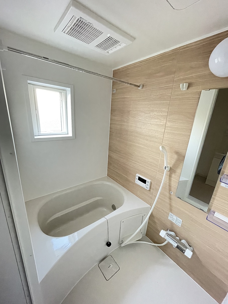 バス・シャワールーム　明るい室内