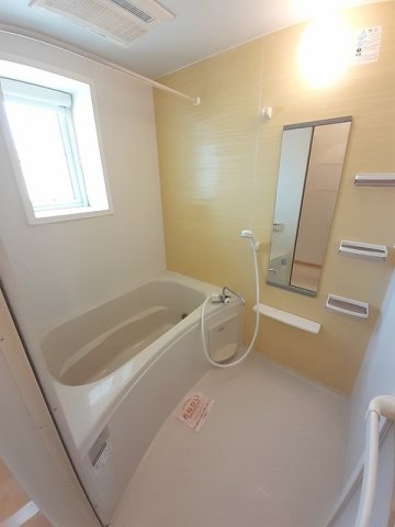バス・シャワールーム　コンパクトで使いやすいお風呂です