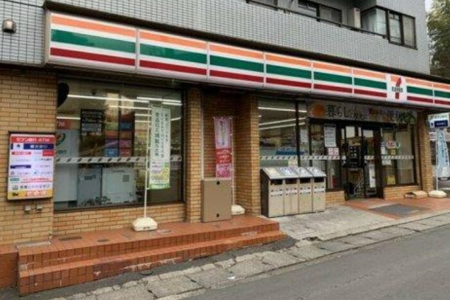 コンビニ　セブンイレブン 川崎西生田店（コンビニ）まで880m