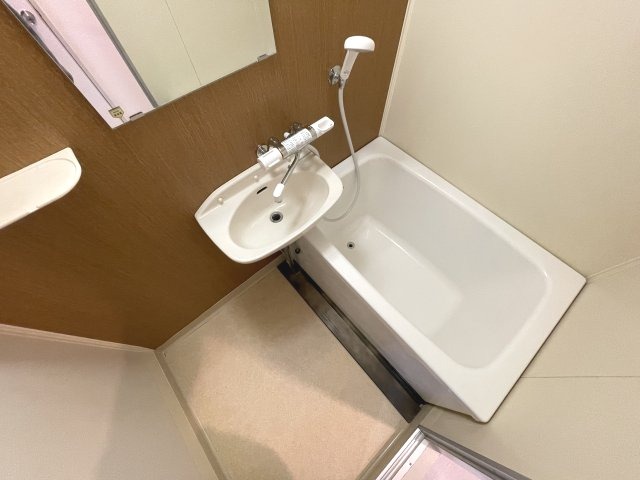 バス・シャワールーム　お風呂です