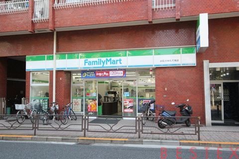 コンビニ　ファミリーマート小石川ゆたて坂店（コンビニ）まで78m