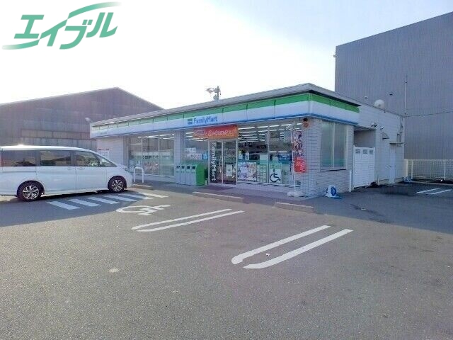 コンビニ　ファミリーマート四日市三ツ谷東町店（コンビニ）まで271m