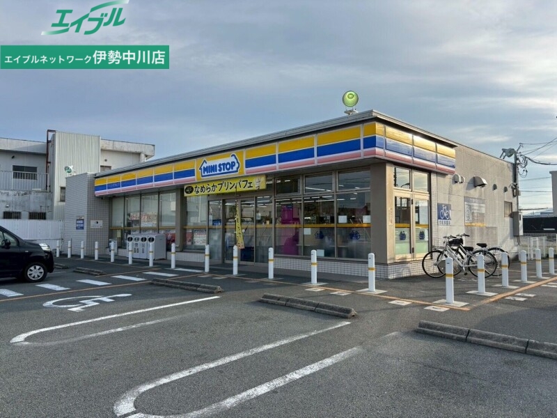 コンビニ　ミニストップ松阪松ヶ崎駅前店（コンビニ）まで270m
