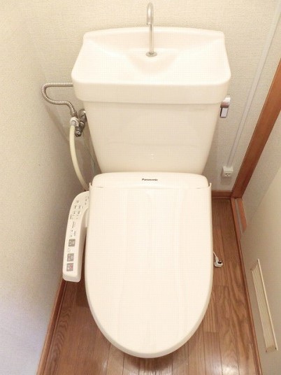 トイレ　※同タイプの別の部屋の写真です。