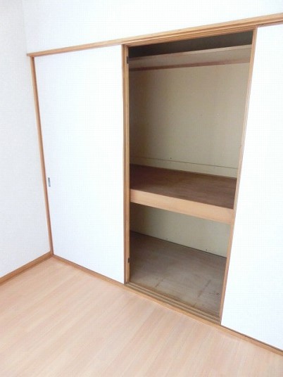 収納　※同タイプの別の部屋の写真です。