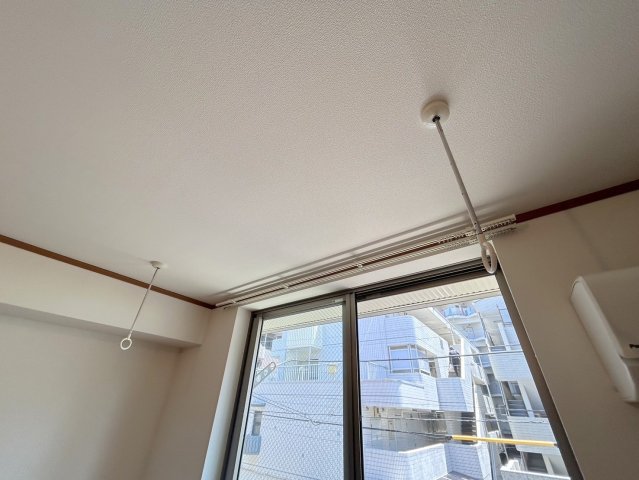 その他設備　★※別号室の写真です　室内物干しフック★