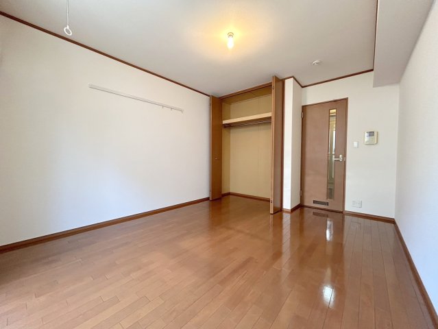 居室・リビング　★※別号室の写真です　明るいフローリングの角部屋です★