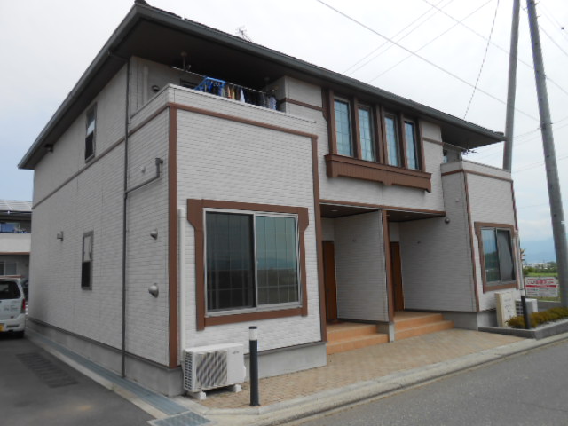 建物外観　サンルーム・玄関側を南西方向より撮影