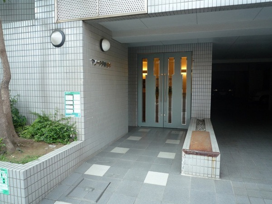 エントランス　管理の行き届いたエントランスです♪