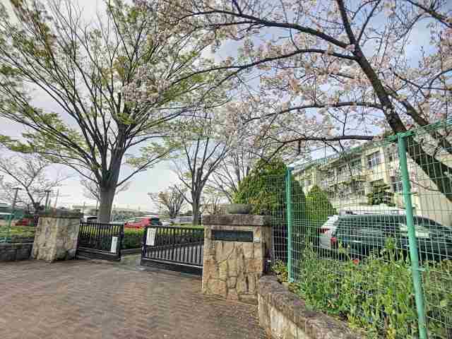 中学校　依佐美中学校（中学校）まで1390m