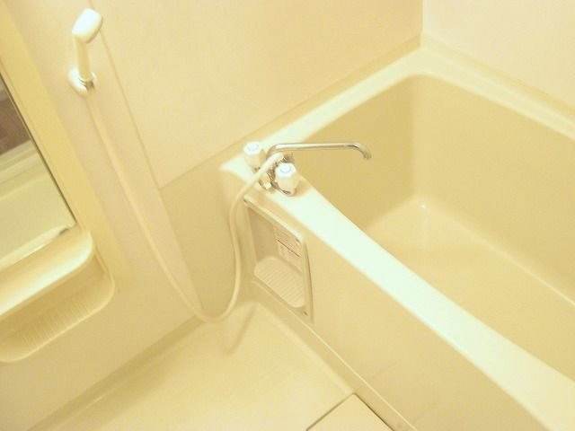 バス・シャワールーム　コンパクトで使いやすいお風呂です