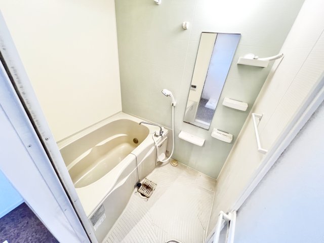 バス・シャワールーム　※別部屋参考写真