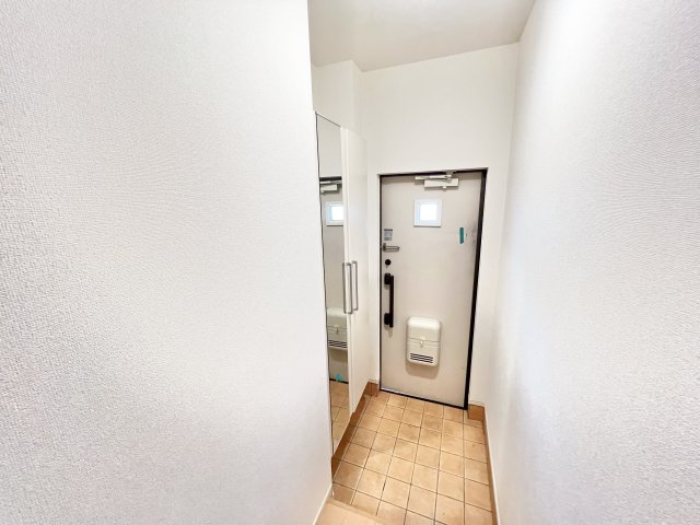 玄関　※別部屋参考写真