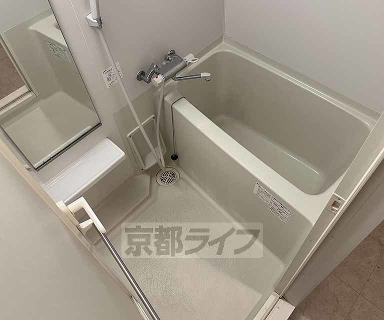バス・シャワールーム　ゆったりくつろげるお風呂です。