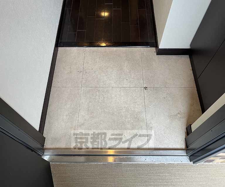 玄関　出入りに十分なスペースを確保した玄関です。