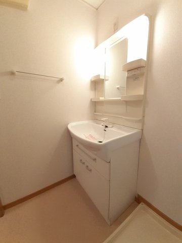 洗面設備　コンパクトで使いやすい洗面所