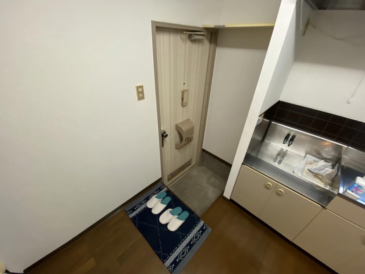 玄関　小物類はついておりません。