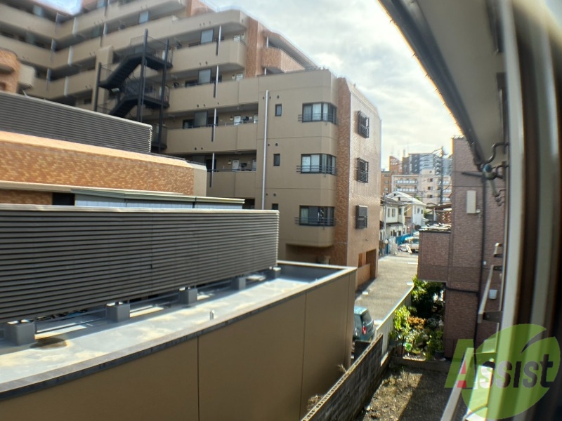 バルコニー　バルコニーには物干しがあり、洗濯物を干すことができます。
