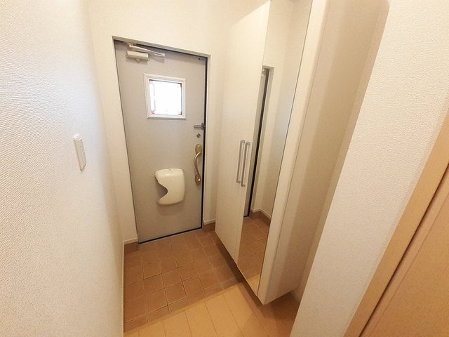 玄関　収納もある玄関です