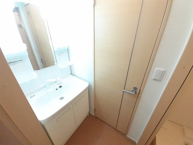 洗面設備　脱衣スペースもあります
