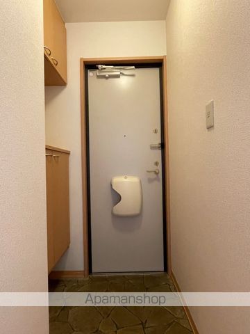 ＪＲ東海道本線 浜松駅 バス乗車時間：30分 最寄りバス停で下車 徒歩5分 3階建 築21年の玄関写真