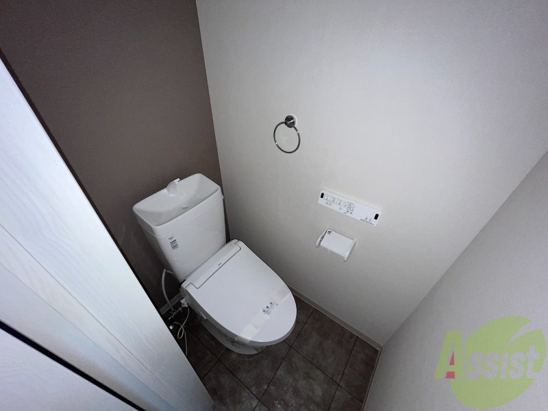 トイレ　トイレは温水洗浄便座です。思わず長居してしまいそうです。