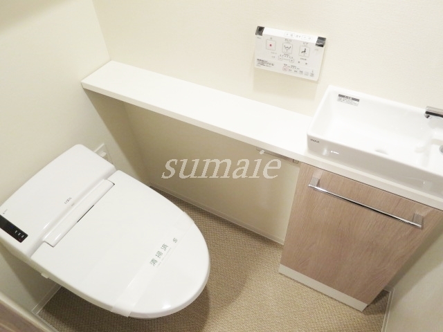 トイレ　タンクレスのおトイレです☆